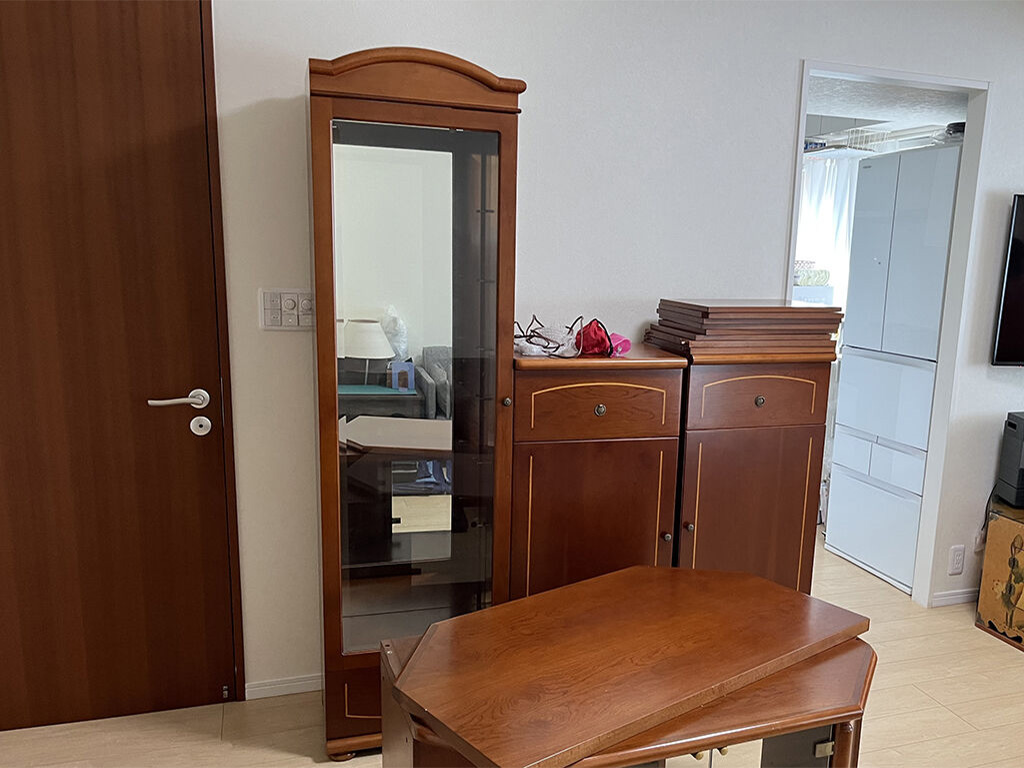 テレビ台部分を外して3つのユニットを並べて置きたいとリメイクのご相談をいただいたリビングボード