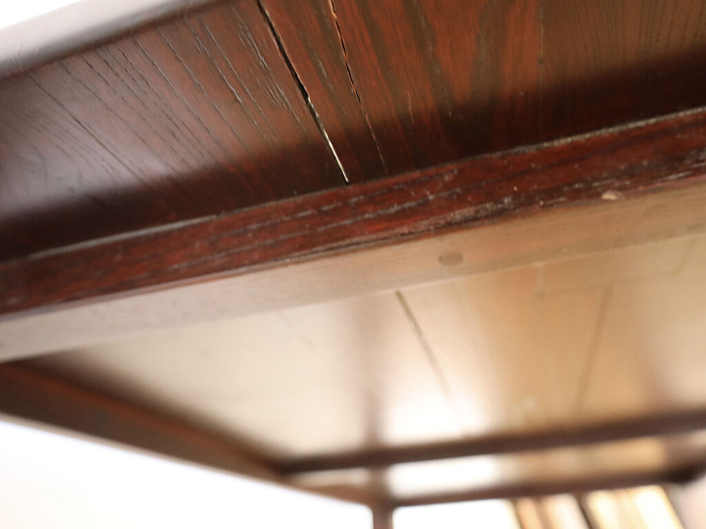 テーブルの天板裏側