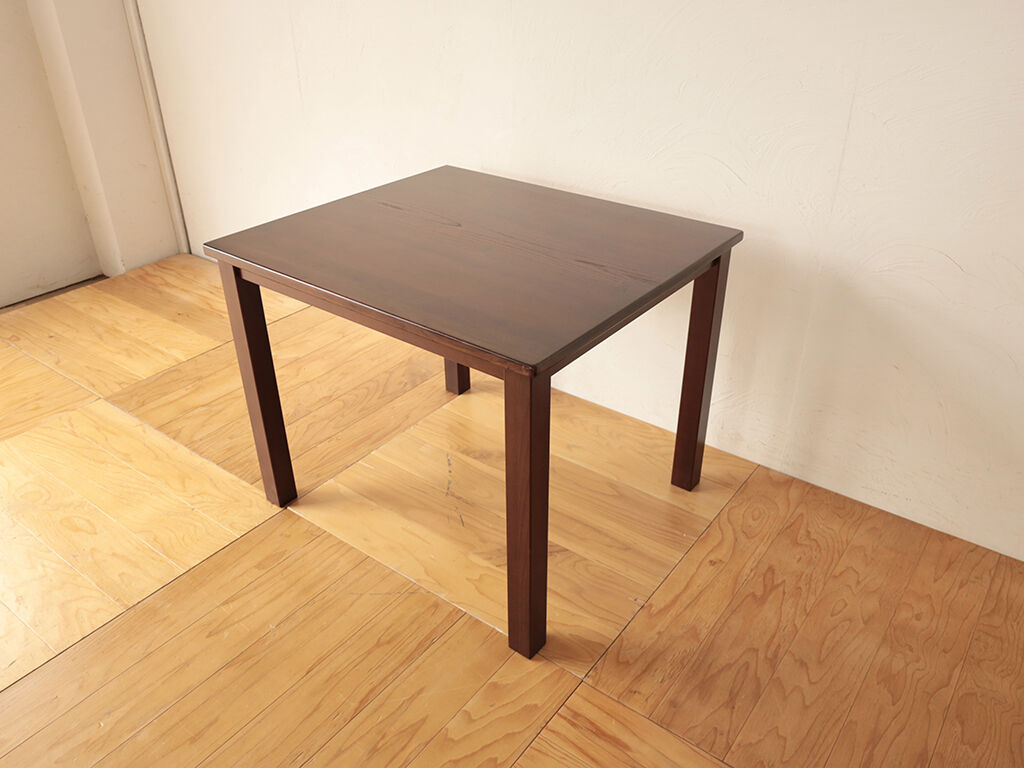 お家の床板からできたテーブルをリサイズ