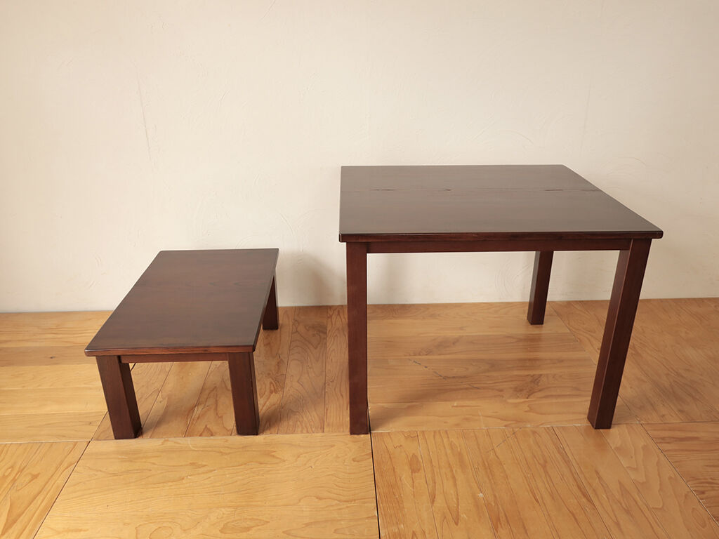 リサイズしたテーブル（右）と残材から製作した座卓（左）