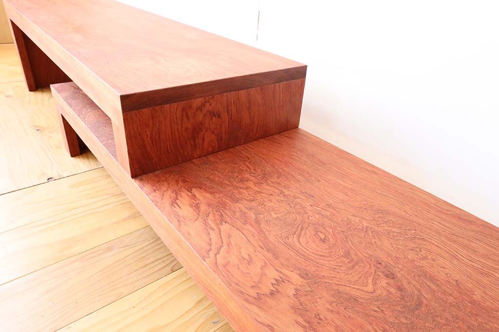 テレビ台の全ての部材を座卓の部材から作るため、木取りもよくよく考え、無垢材ならではの素材感溢れるカッコいい仕上がりとなりました