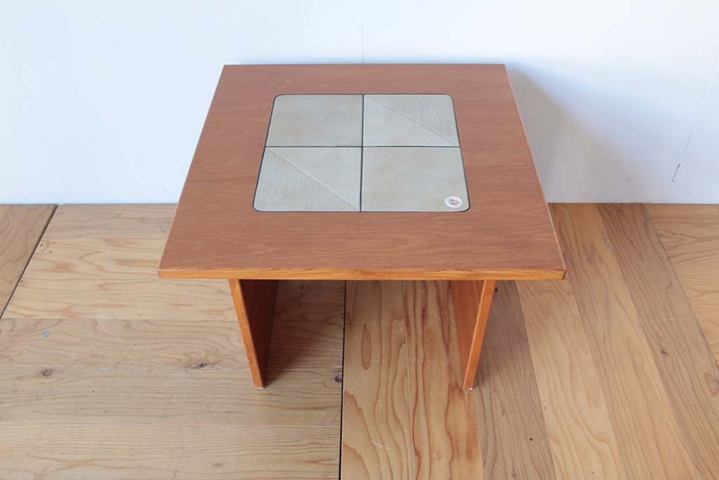 がたつきのあったデンマーク製のテーブル