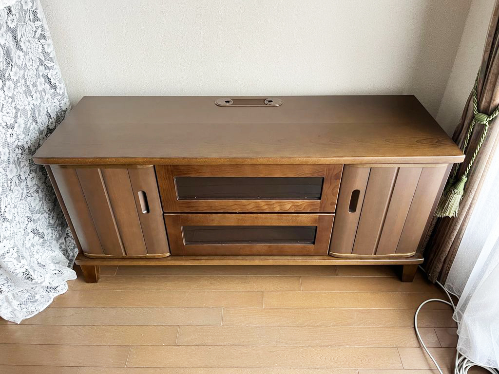 リフォーム後のお部屋に納品したリメイク後のテレビ台