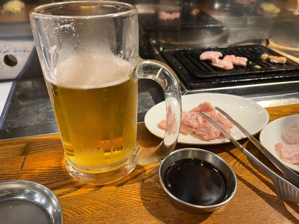 北海道でビールを飲む社長