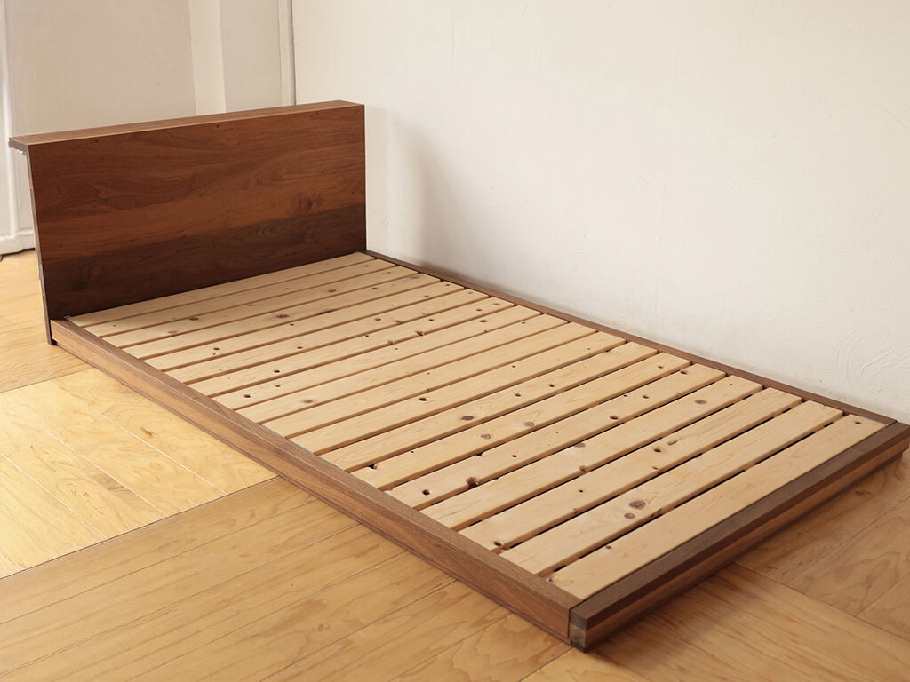 クイーンサイズからセミダブルサイズにリサイズしたベッド