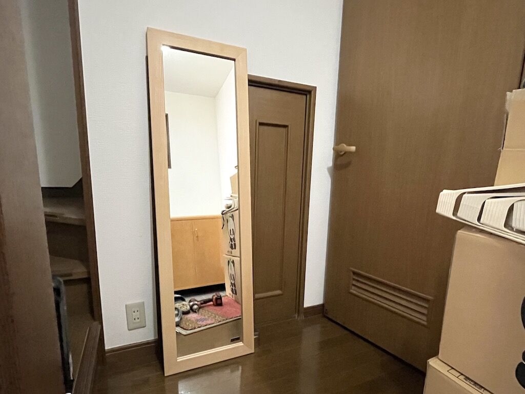 お客様のご新居に納品したリメイク後の姿見