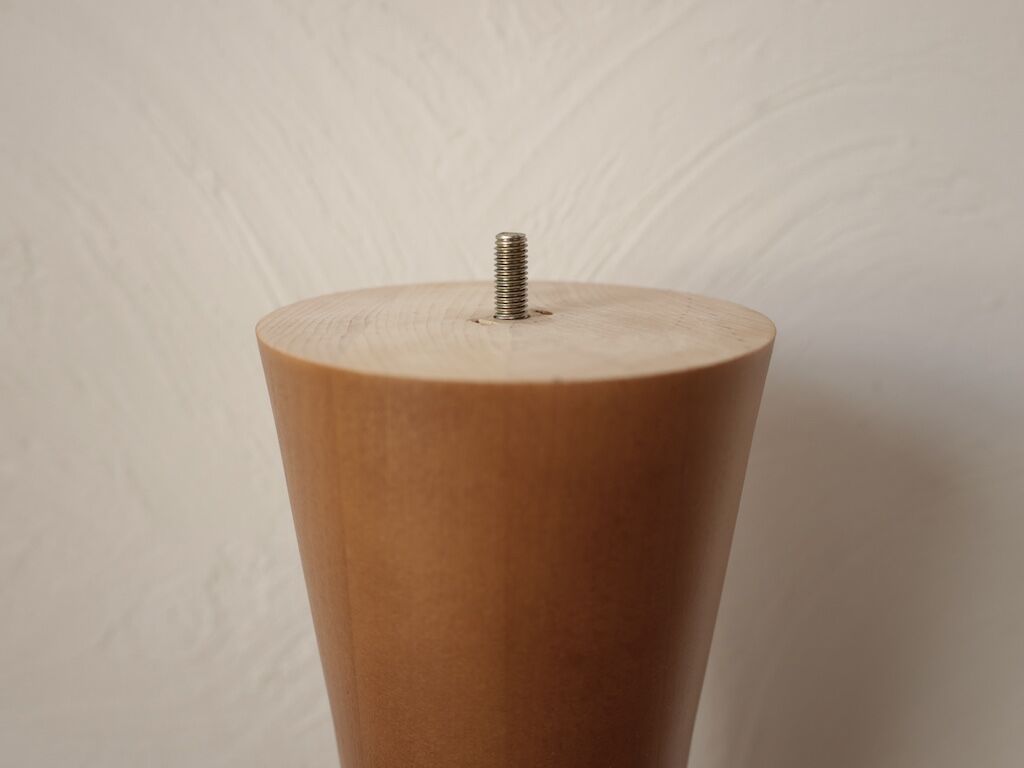 ねじ込み式テーブル脚のボルト