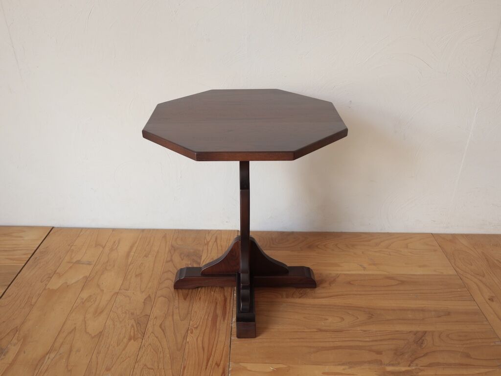 伸長式テーブルの延長用天板や脚を活かしてリメイクした八角形テーブル