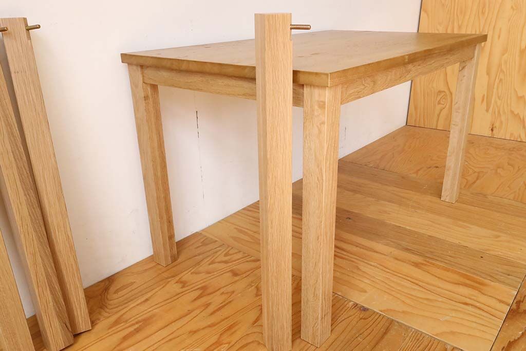 高さ調整可能なテーブル脚