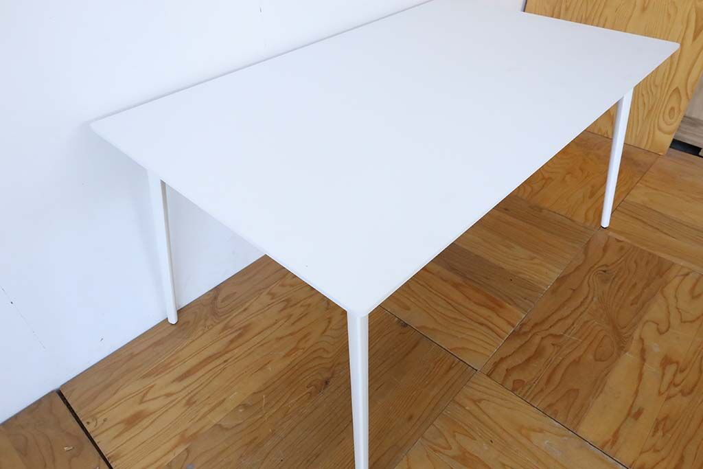 輝きを増した真っ白なテーブル
