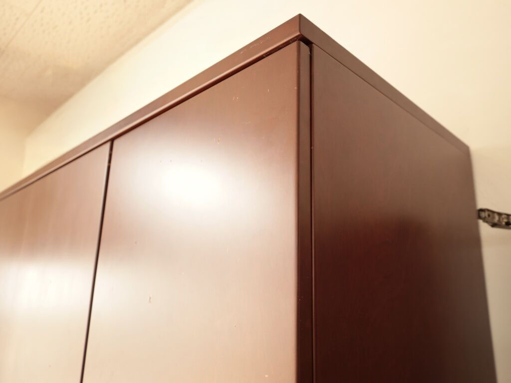デスクにリメイクしたいとご相談いただいた婚礼タンス
