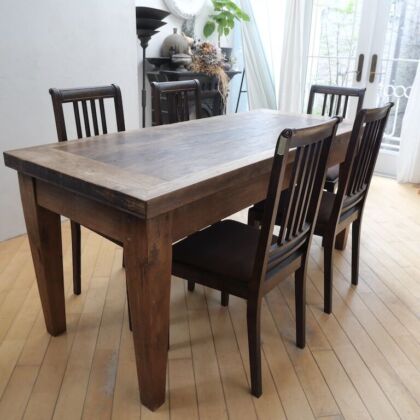 納品したリサイズ後のテーブルと、セットした椅子