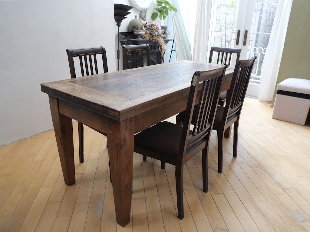 納品したリサイズ後のテーブルと、セットした椅子