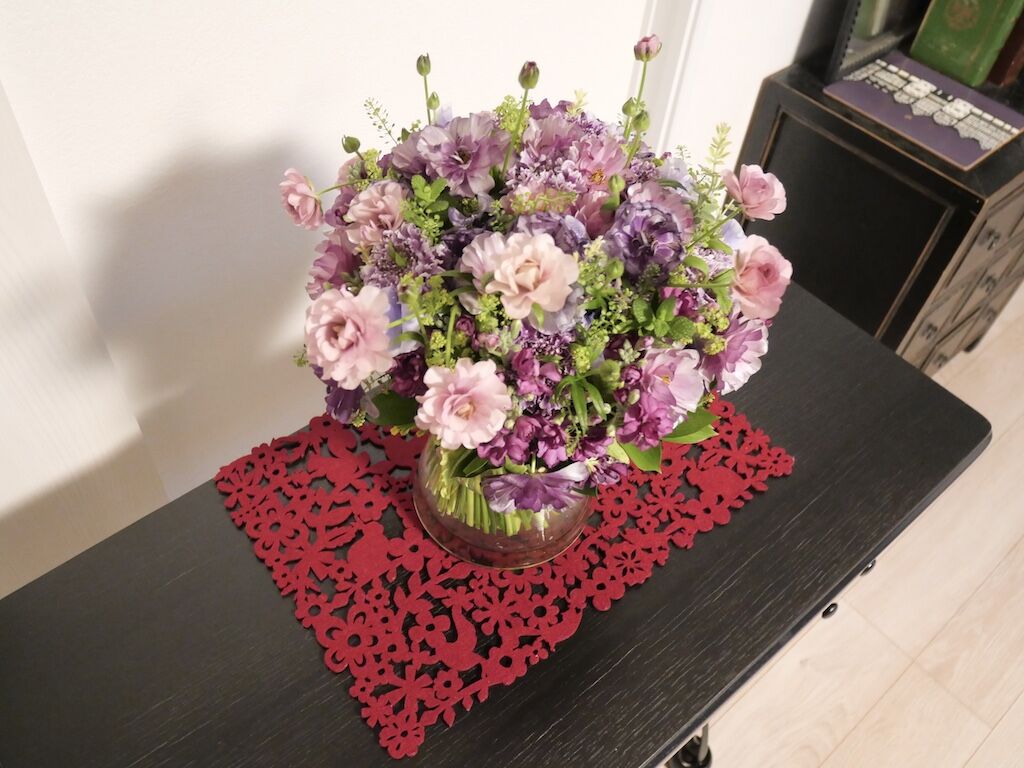 素敵なお花を飾られたコンソールテーブル