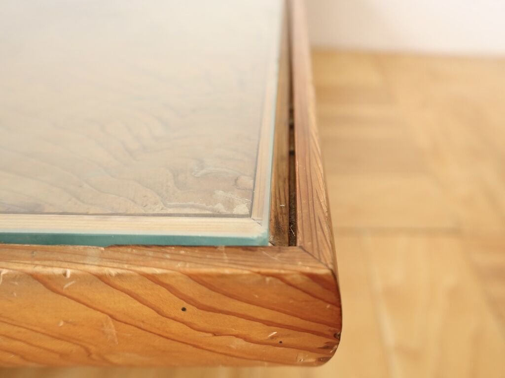 座卓天板とガラストップの間の隙間