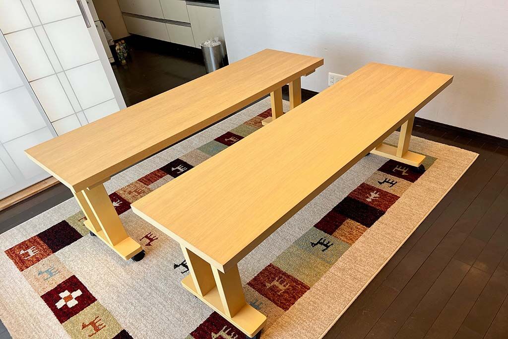 納品されたテーブル2台