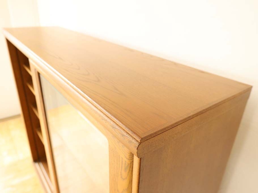 強度をもたせ面取りをして違和感のない天板