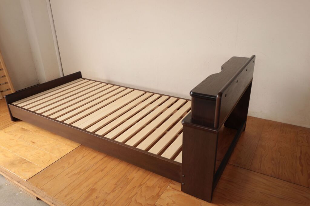 シングルサイズにリサイズされたベッド