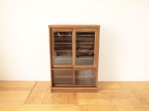 食器棚の上部リメイク後