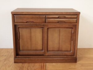 食器棚上下分解して独立して使えるようリメイク