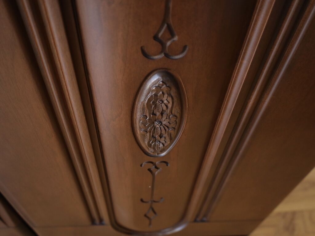 和タンスの扉の飾り彫