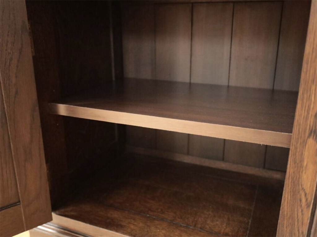 電話台の内部を再塗装