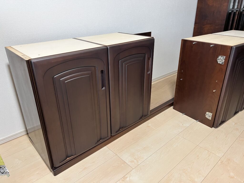 リメイクが完了したテレビボードをお客様のご自宅へ納品