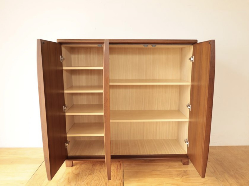 キャビネットの内部収納