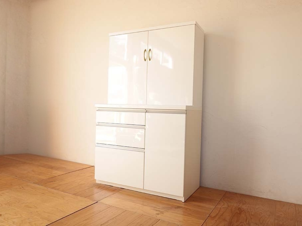 食器棚から生まれ変わった本棚