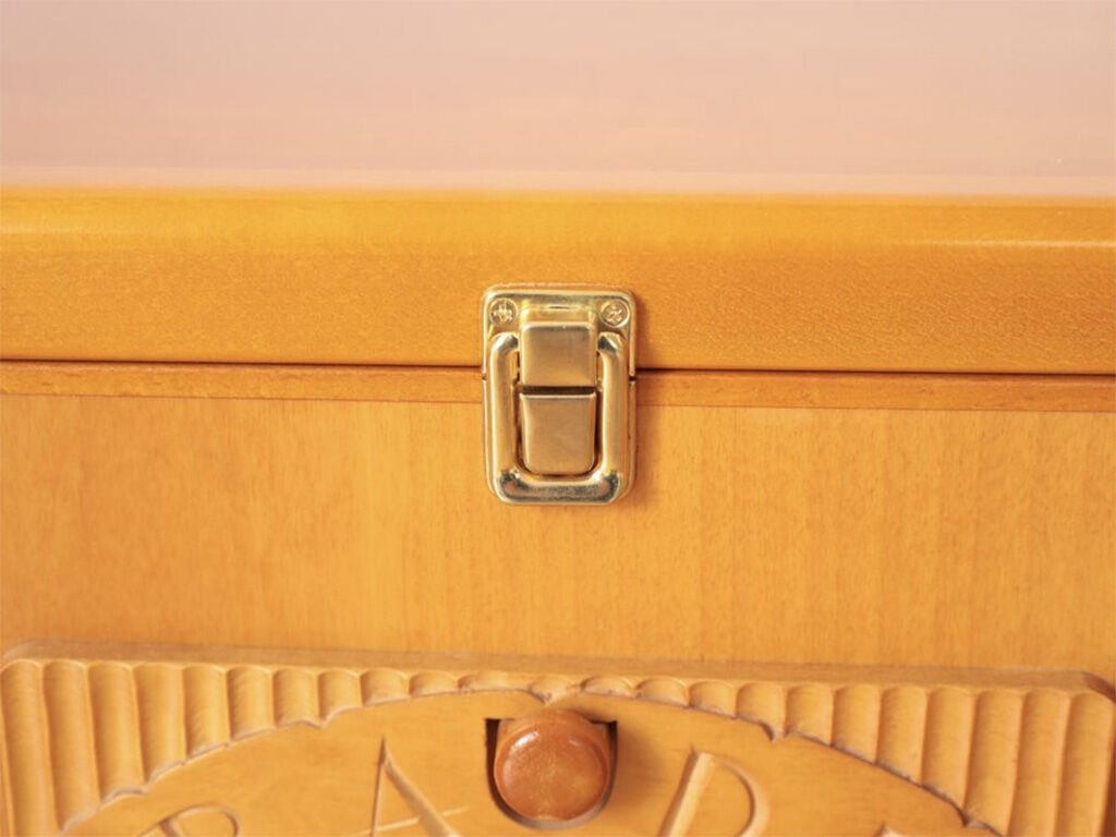 ゴールドの金具