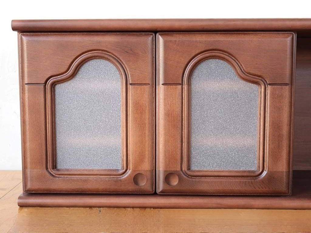 すりガラスになった吊戸棚