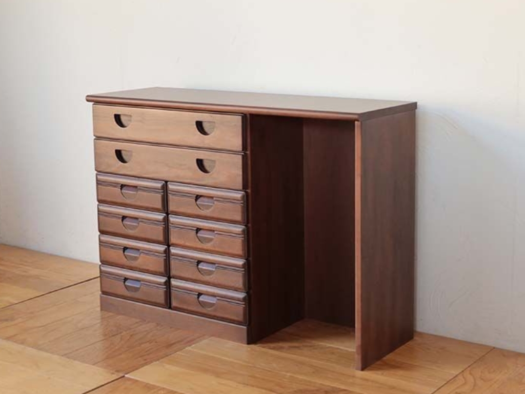 カントリー調に仕上げた作業台