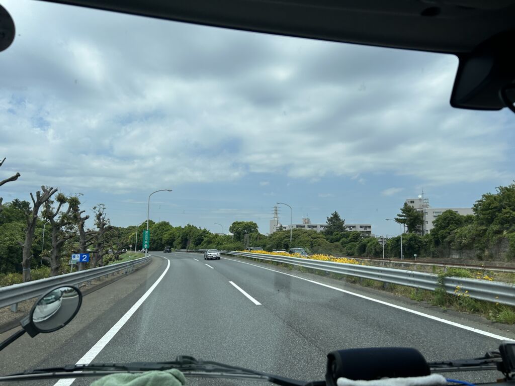 トラックから見える景色