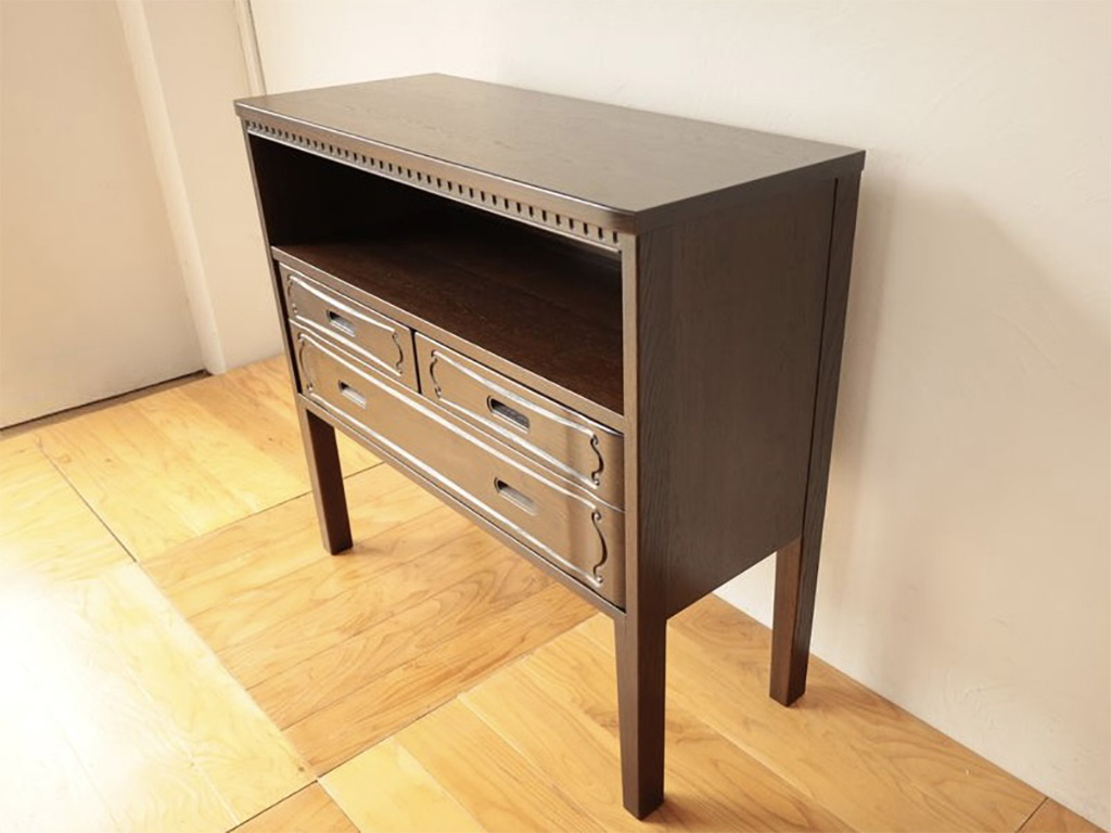 和タンスから生まれたコンソールテーブル