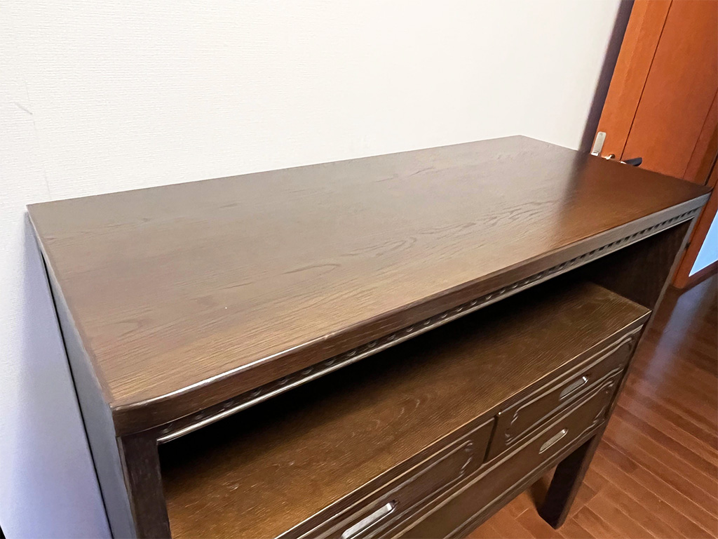 アンティークな雰囲気のコンソールテーブル