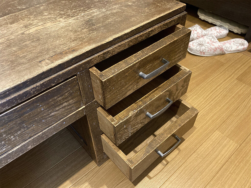 文机の引き出し