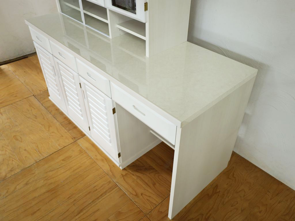 食器棚に作業スペースを新設