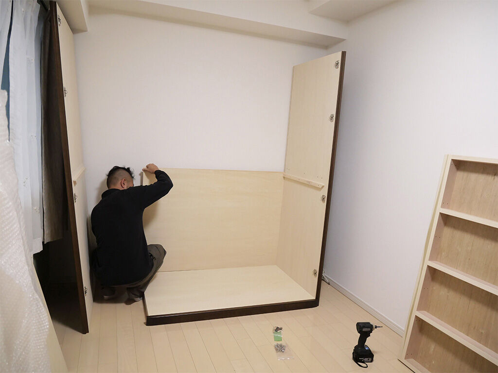 布団収納タンスの組み立て