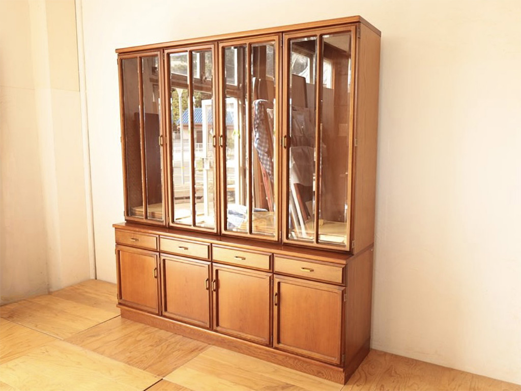 リサイズ前の食器棚