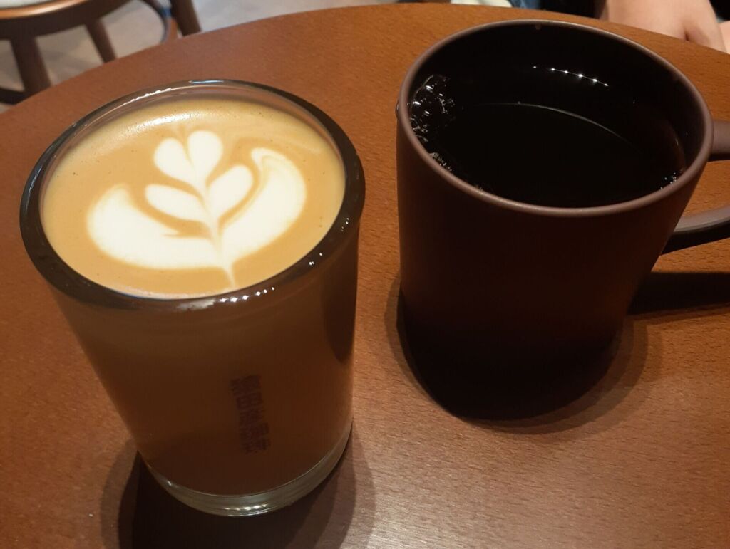 コーヒーを飲む