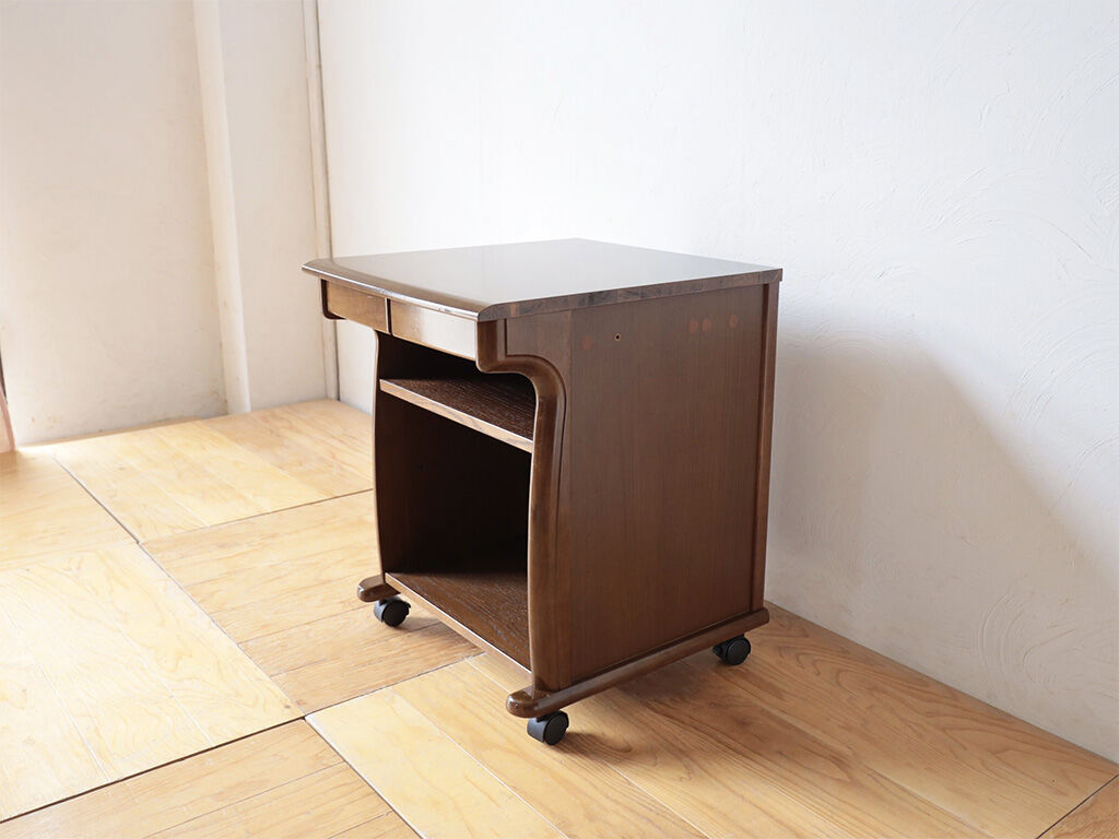 学習机から作られた家具