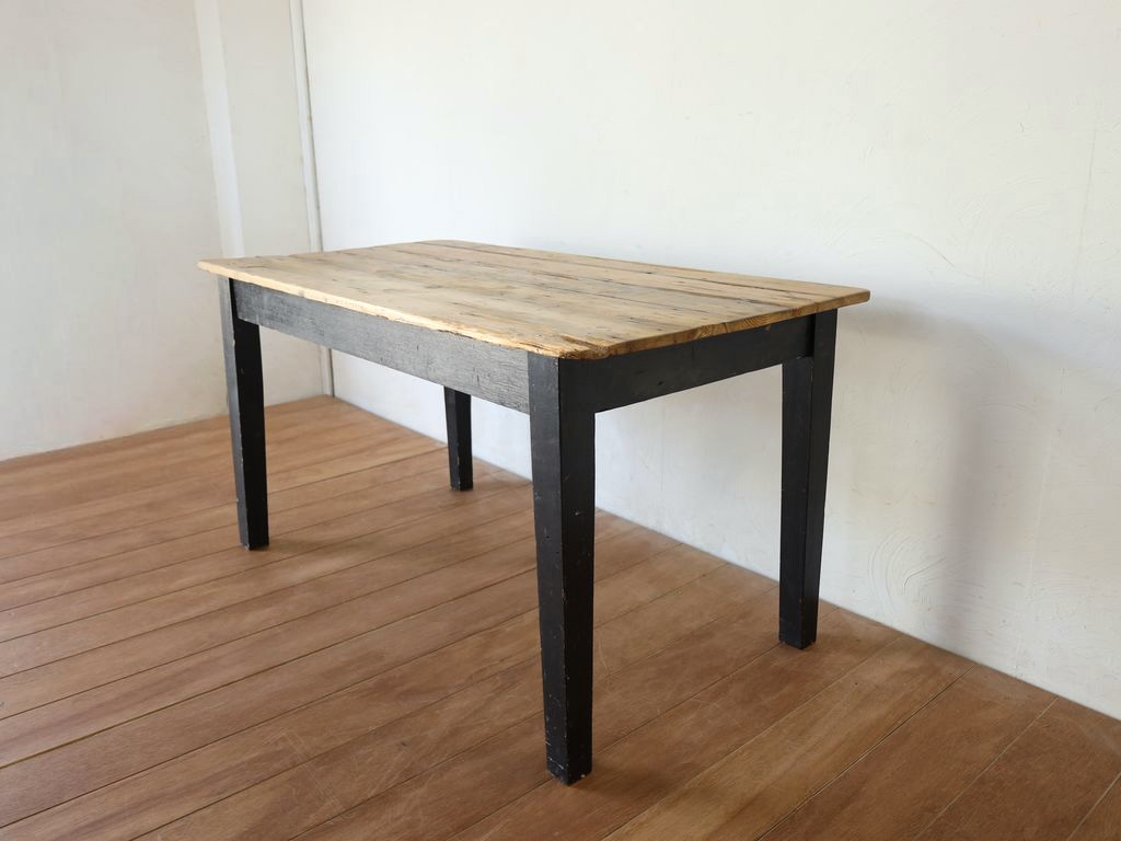 脚を着脱式にしたテーブル