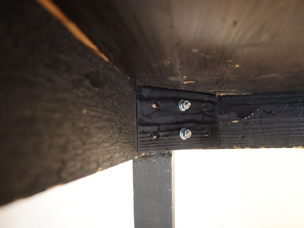 脚の取り付け部分