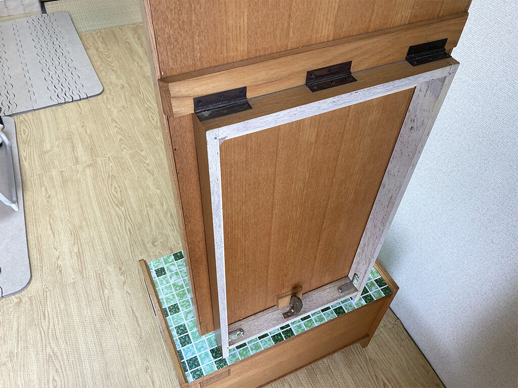 鏡の背面造作部分