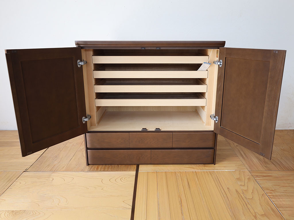 和タンスの内部