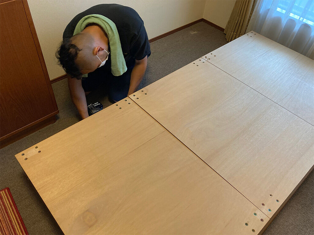 ベッドを分解