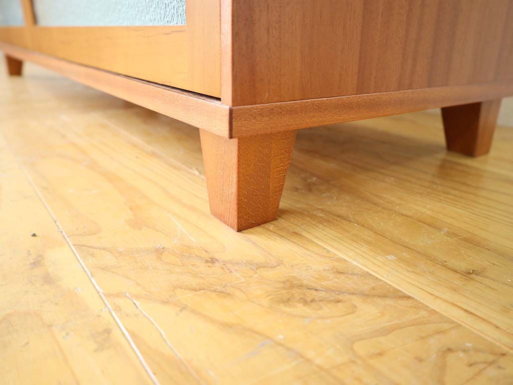 テーパーカットの脚