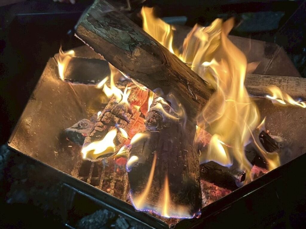 焚き火の炎