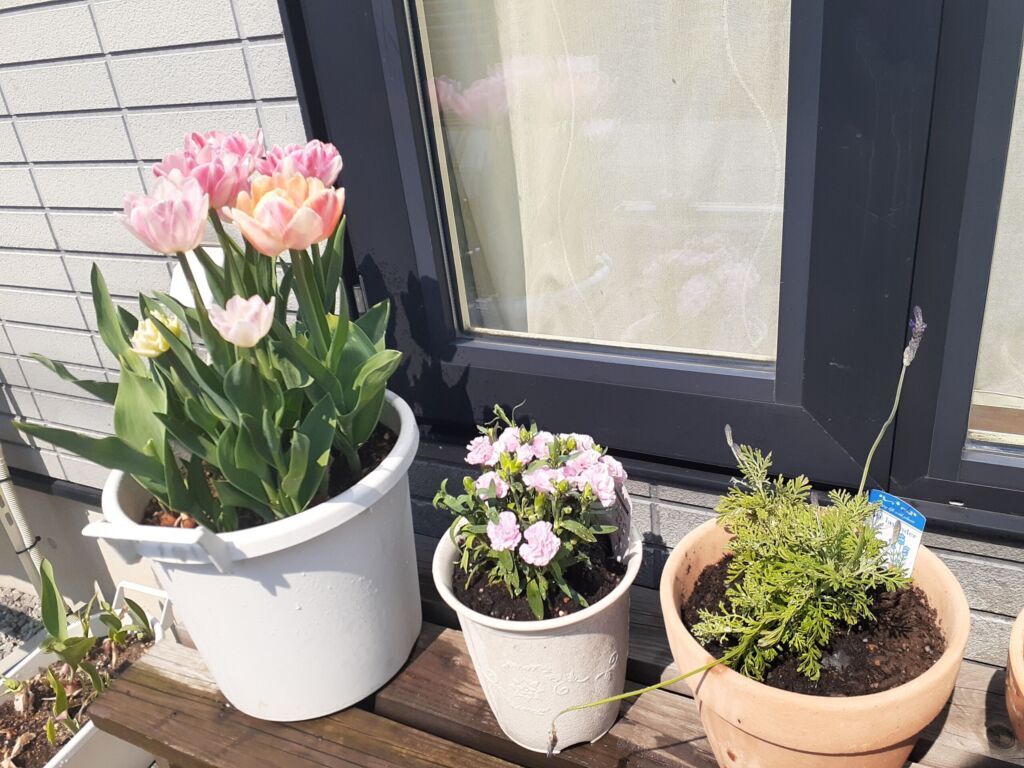 花のあるていねいな暮らしに憧れる♪花モチーフの家具で毎日に彩りを