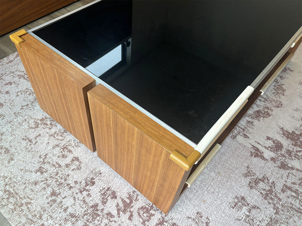 おしゃれなデザインのテーブル
